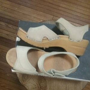 Dansko sandals open toe excellent cond sz 7 (37)